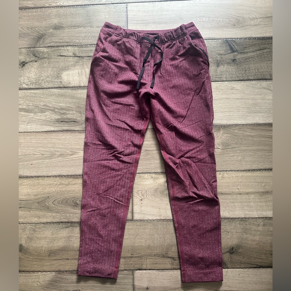 Lululemon Size 4 Jet crop slim
